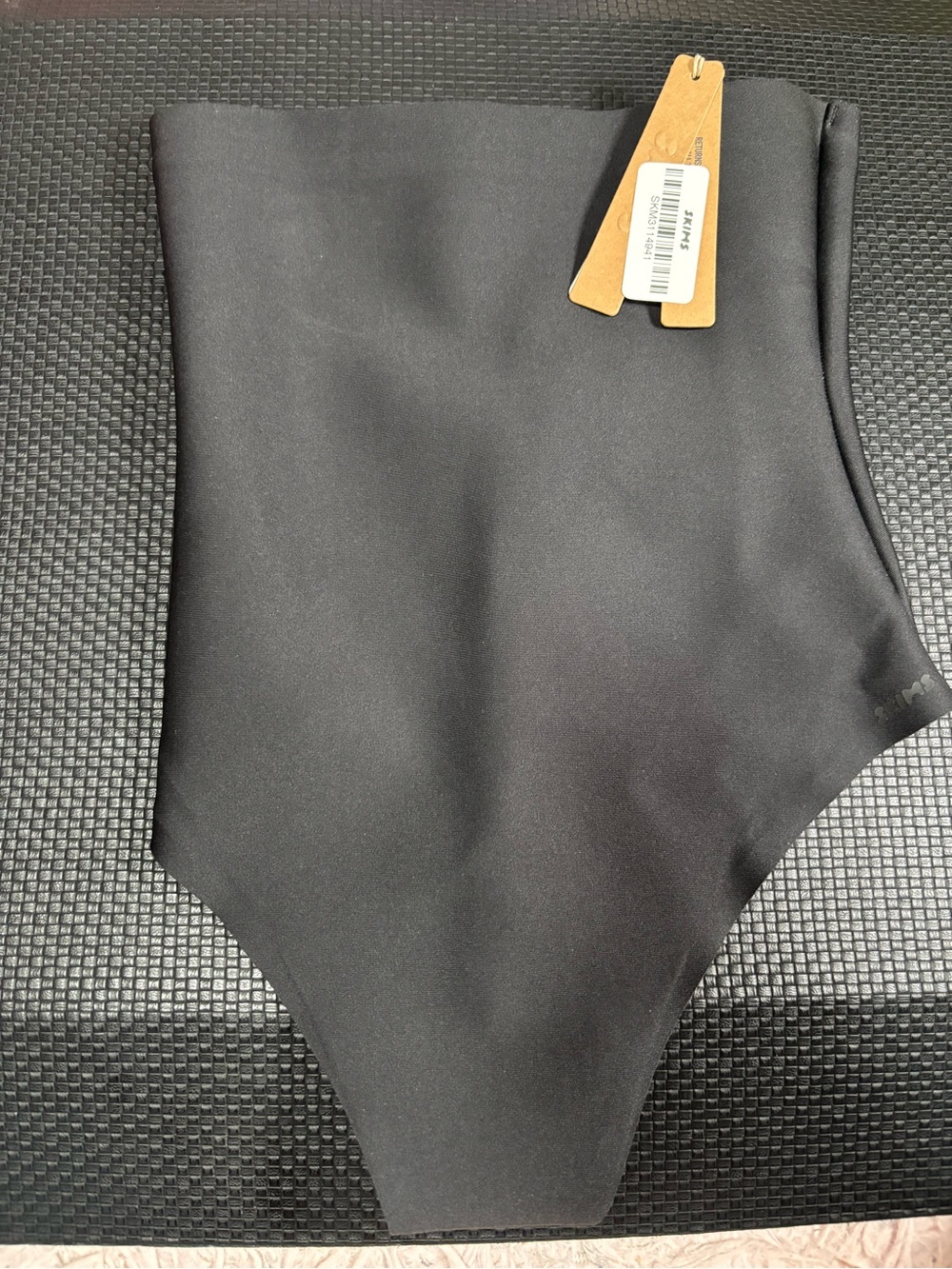 SKIMS Body cs High-Rise Thong nwt